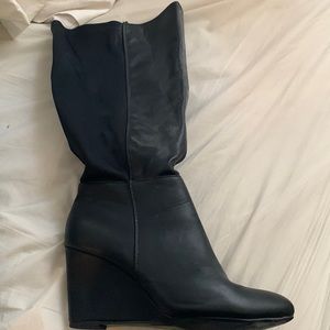 Stretch back panel, wedge knee boots